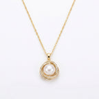Pearl/Curb Chain Pendant