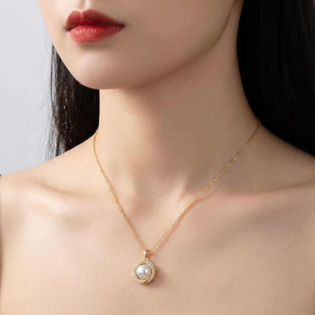 Pearl/Curb Chain Pendant