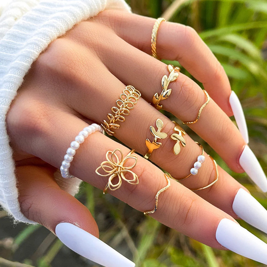 🌸 Flower & Leaf Plated – Ring Set Of 10