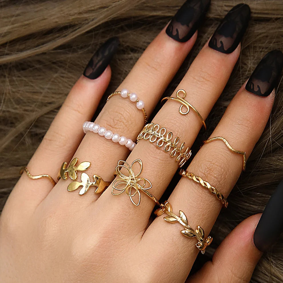 🌸 Flower & Leaf Plated – Ring Set Of 10