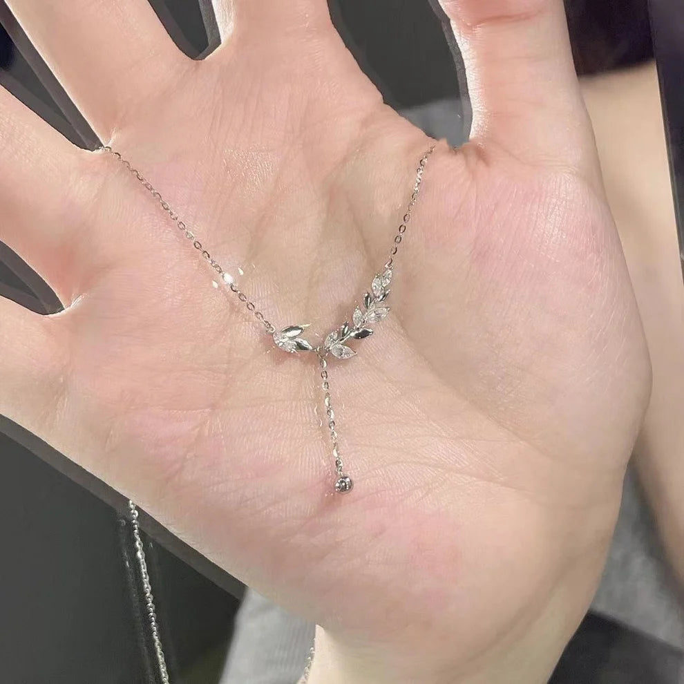 Silver Leaf - Necklace 4.7 18