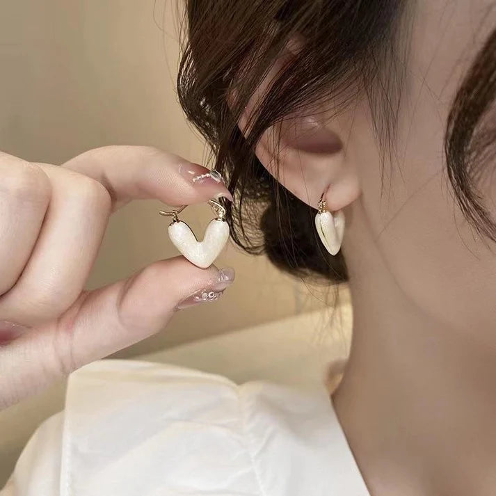 White Shiny Heart - Earring