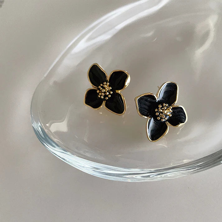Black Shiny Flower - Earring