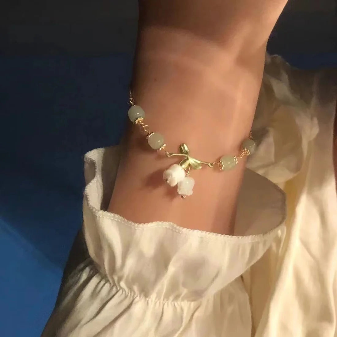 White Flower Green Stone - Bracelet