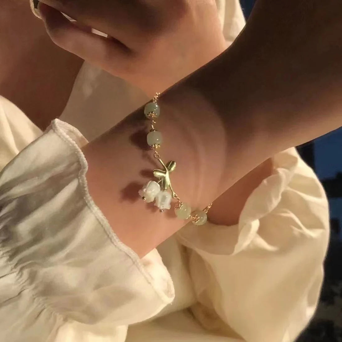 White Flower Green Stone - Bracelet